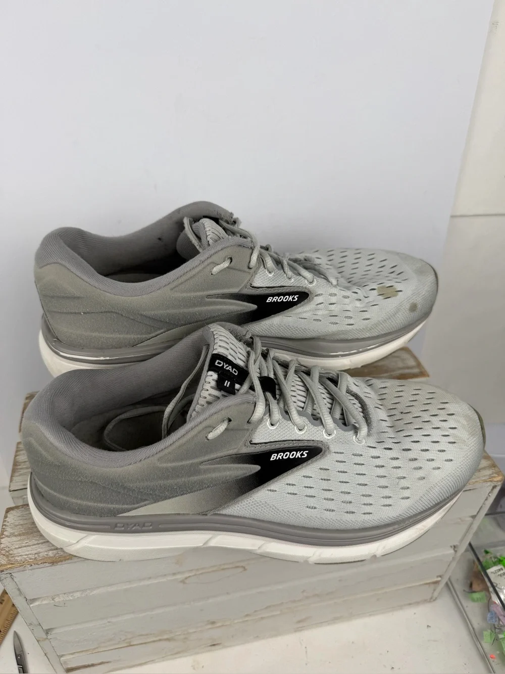 Brooks Dyad 11 running shoes grey BioMoGo DNA cushioning size 11 4E extra wide